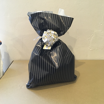 Крафт-пакет чёрный с рисунком «Люкс», 24×6×41 см